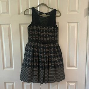 Just Taylor black and white mini dress. Size 8. Good used condition.